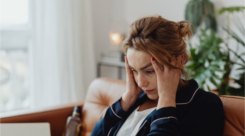 Napięciowy ból głowy – gdy głowa pęka od nadmiaru myśli Napięciowy ból głowy – gdy głowa pęka od nadmiaru myśli